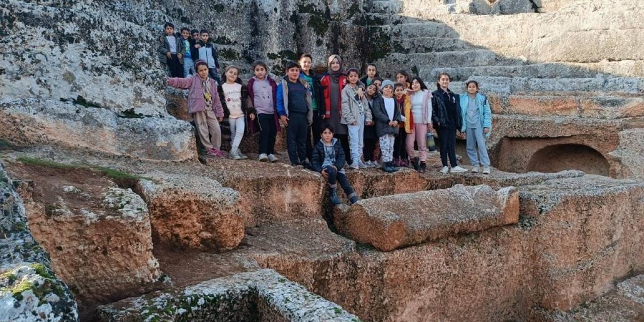 Depremzede Çocuklar Tarihi Mekanları Gezdi