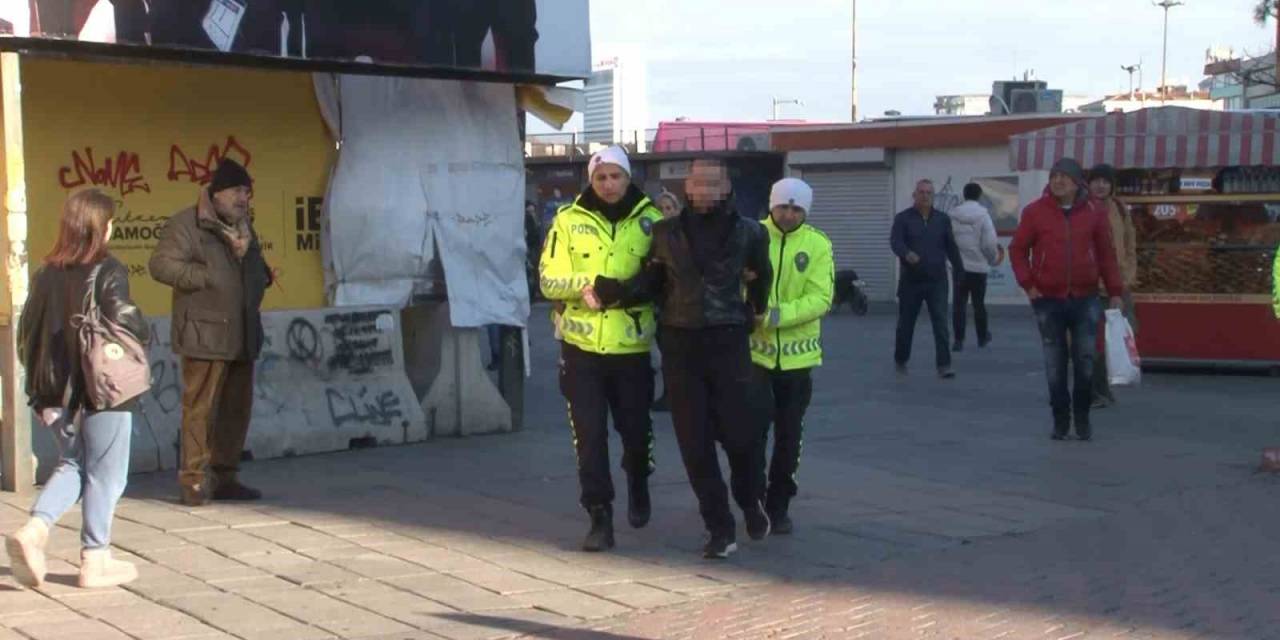 Kadıköy’de Işık İhlali Yaptı, Ekiplere Direndi