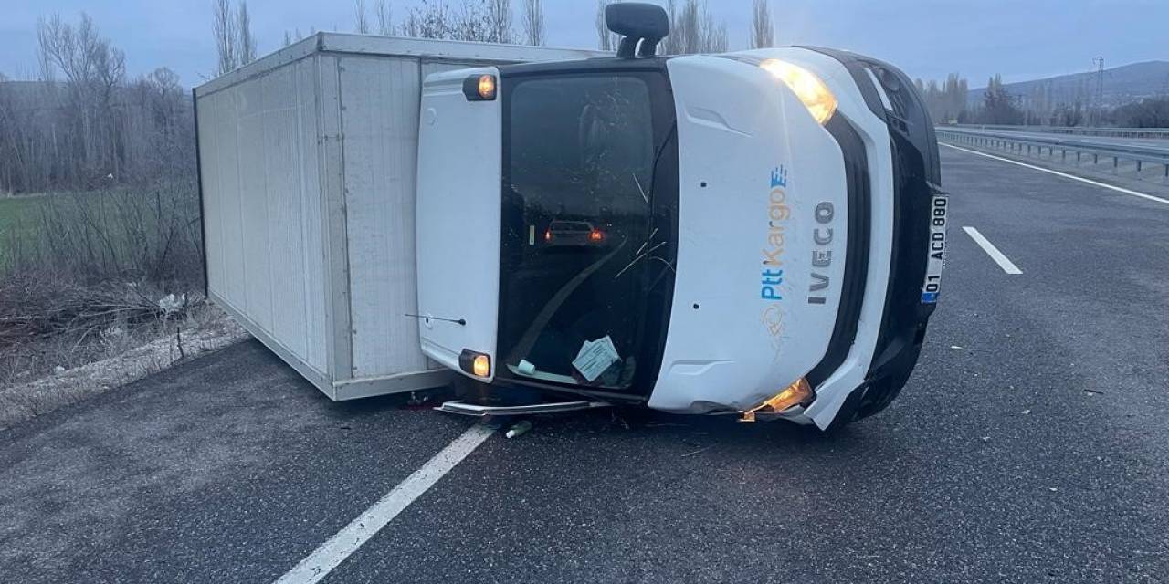 Konya’da Kargo Kamyoneti Devrildi: 1 Ölü, 1 Yaralı