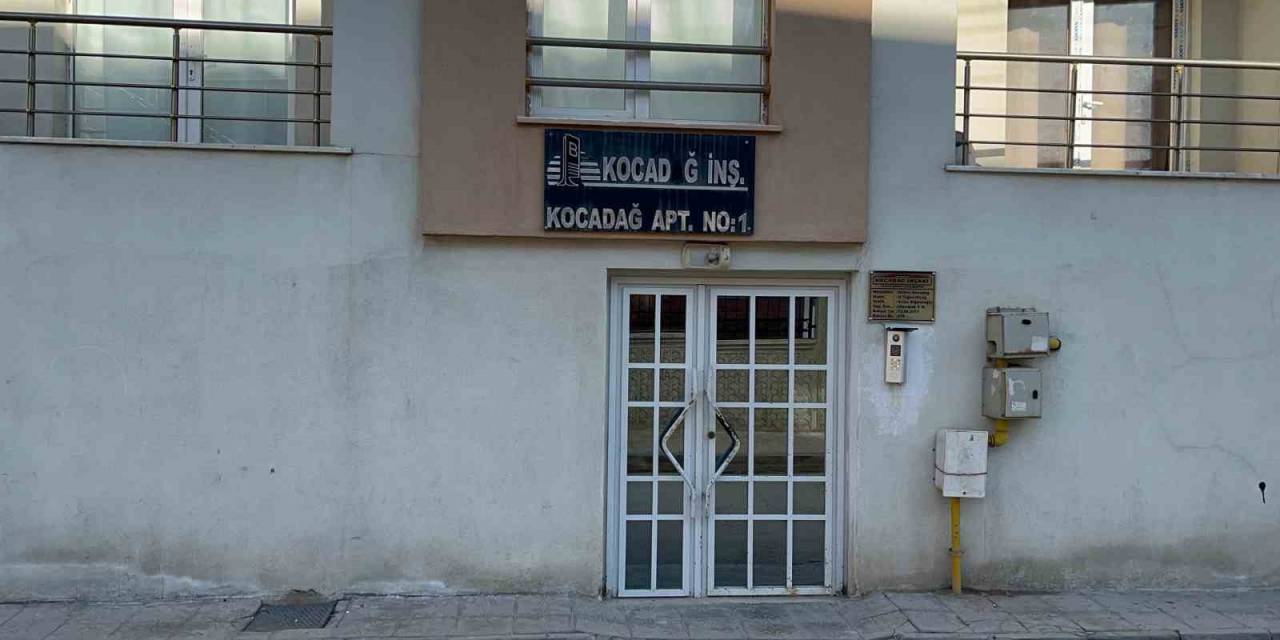 Eşi Ve Oğlu Tarafından Evde Ölü Bulunan Yaşlı Kadının Darp Edilerek Öldürüldüğü Ortaya Çıktı