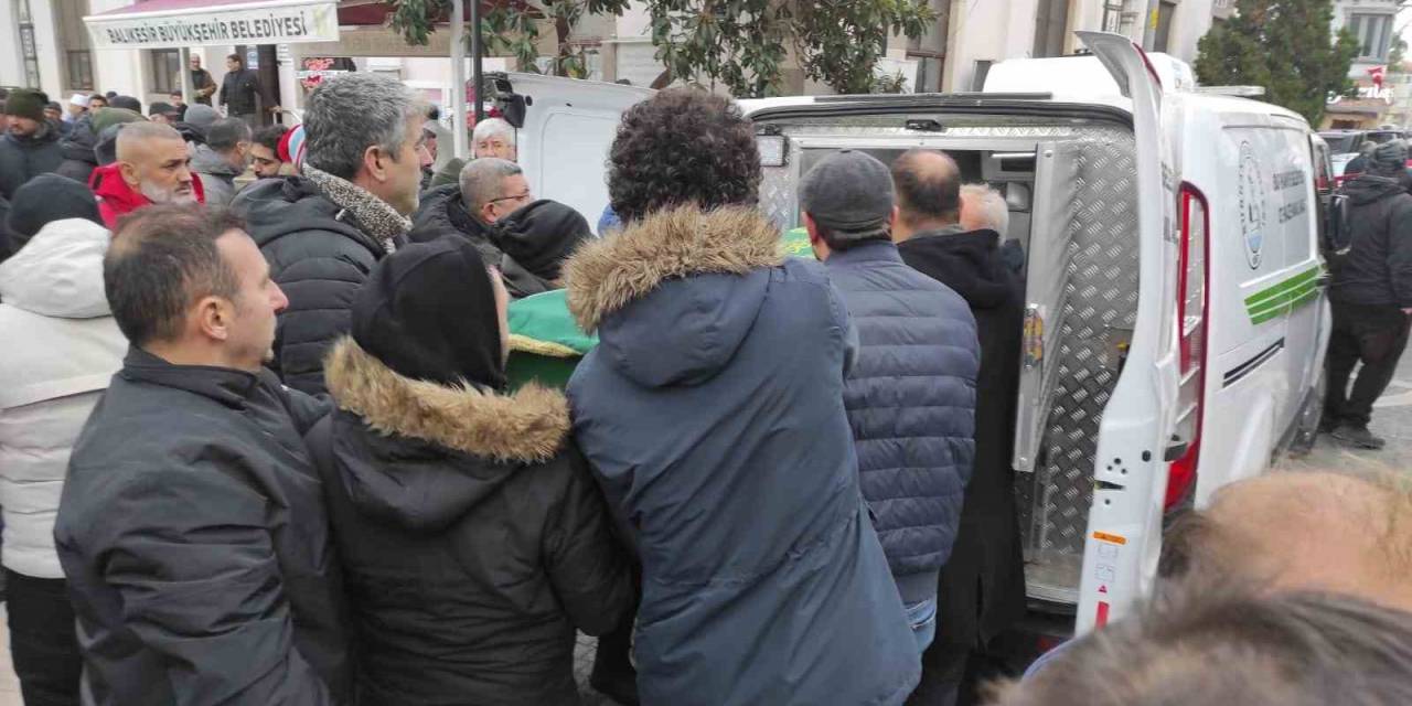 Burhaniye’ De Çukura Düşerek Yaşamını Yitiren Genç İş İnsanı Toprağa Verildi