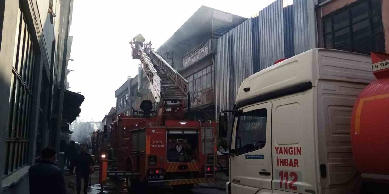 Bursa’da Mobilya İmalathanesinde Korkutan Yangın