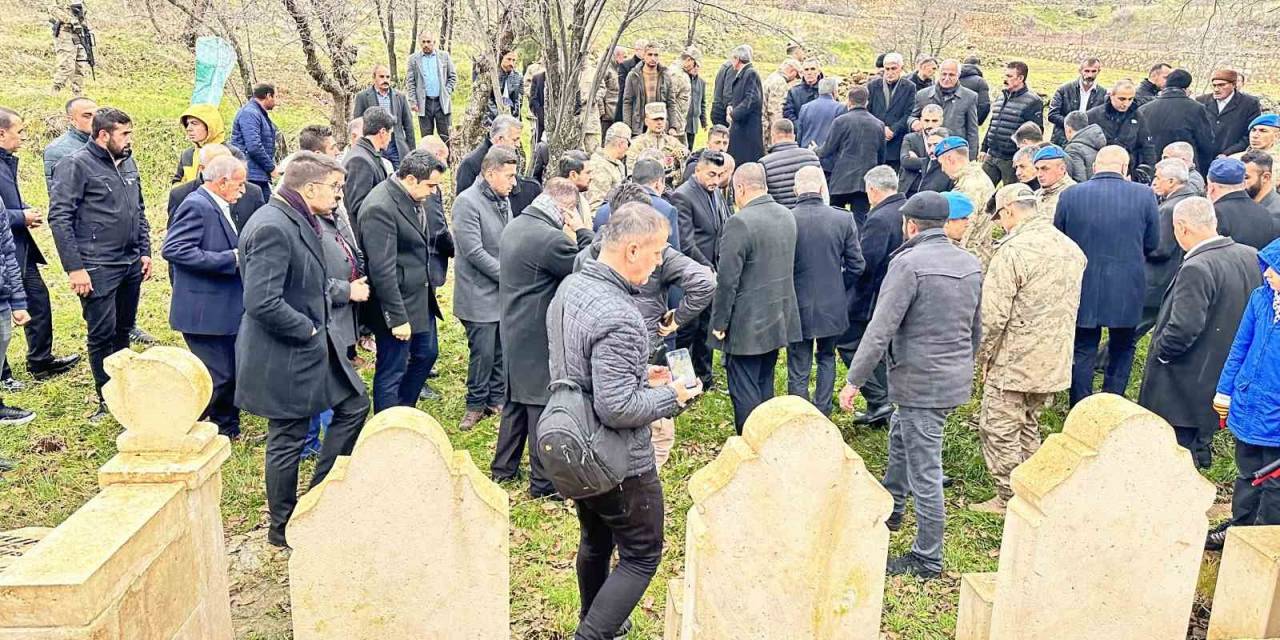 Teröristlerin 37 Yıl Önce Katlettiği Vatandaşlar Mezarları Başında Dualarla Yad Edildi