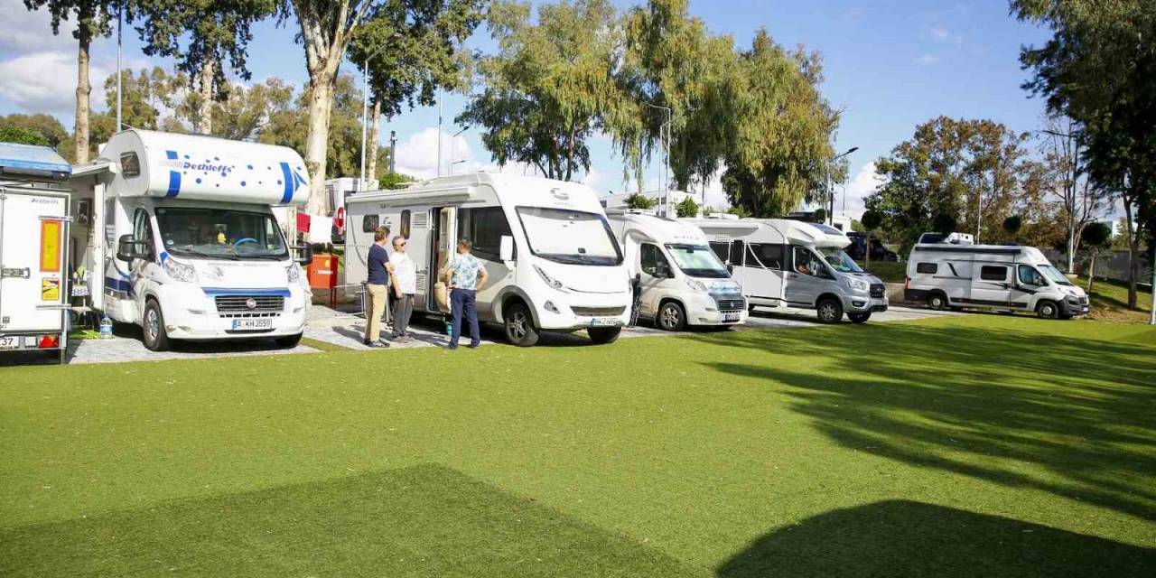 Antalya’da Sıcak Hava Karavan Turizmini Canlandırdı