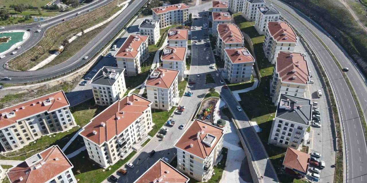 Bayraklı’da Toki Konutlarının Çevre Düzenlemesi Tamam