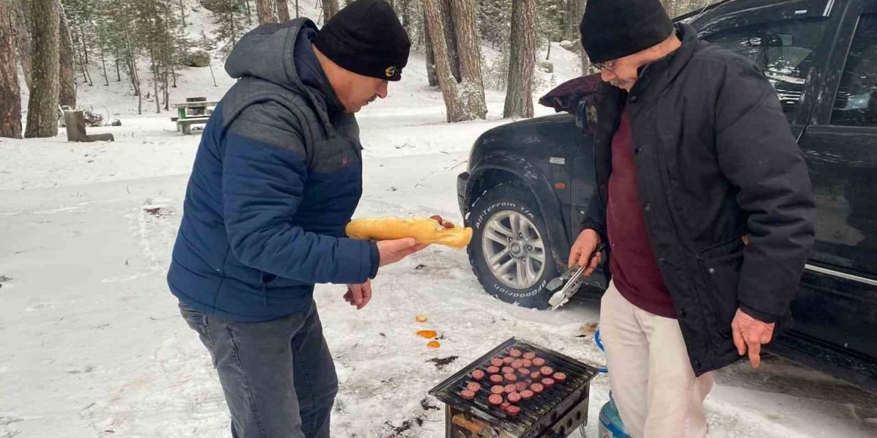 Simav Gölcük Yaylasında Karda Mangal Keyfi