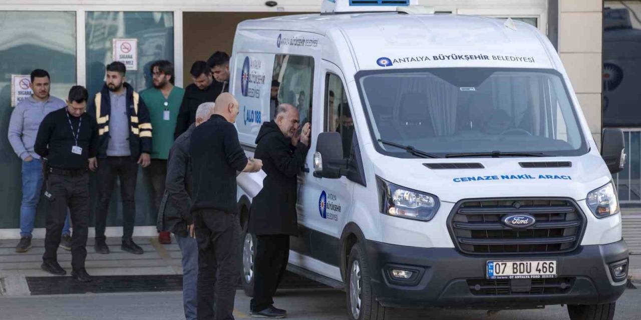 Acılı Baba Günlerdir Aradığı Kızının Cenazesini Gözyaşları Arasında Teslim Aldı