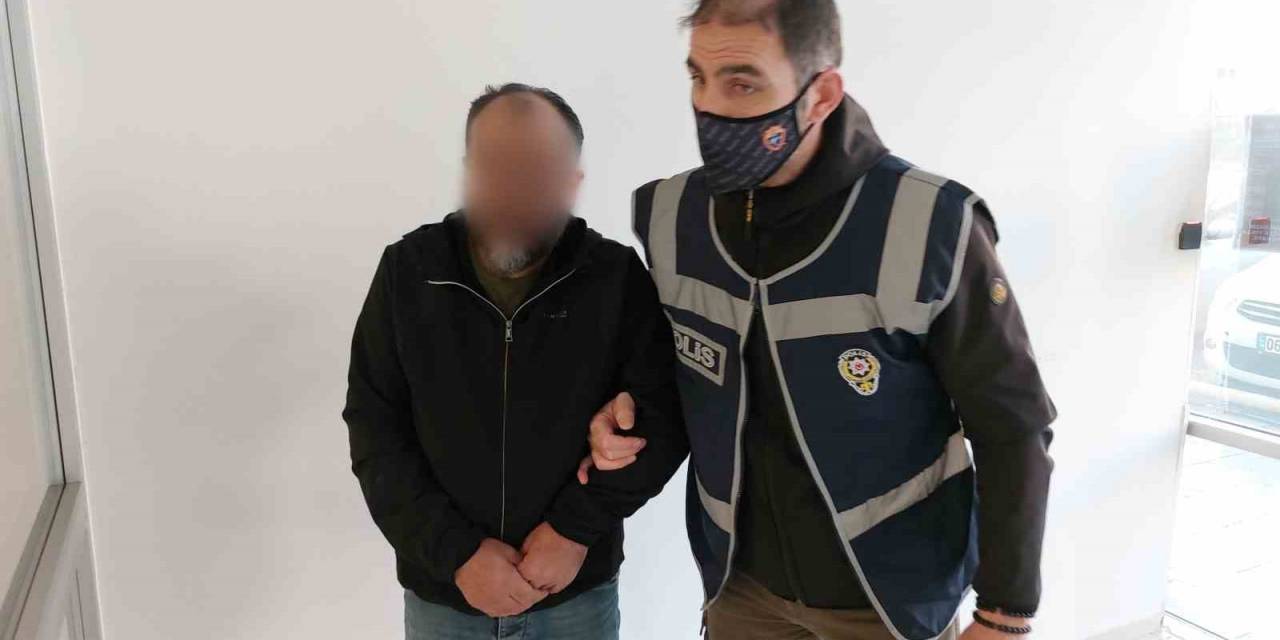 Evine Gelip Eşini Rahatsız Edeni Bıçakladı