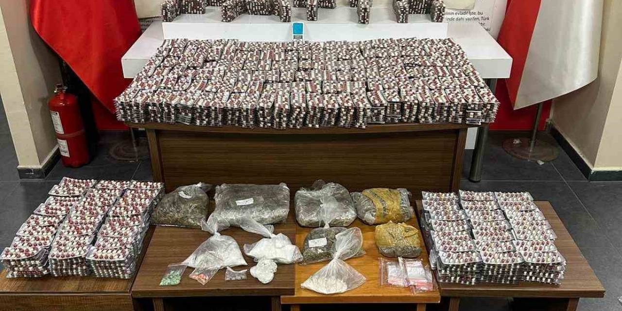 Fatih’te Şüphe Üzerine Durdurulan Şahsın Üzerinden Uyuşturucu Madde Çıktı