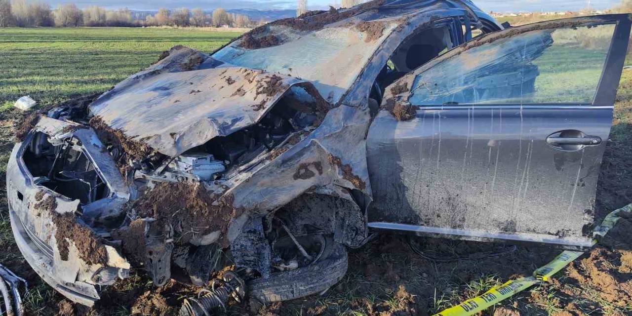Sivas’ta Otomobil Tarlaya Uçtu: 1 Ölü, 1 Yaralı