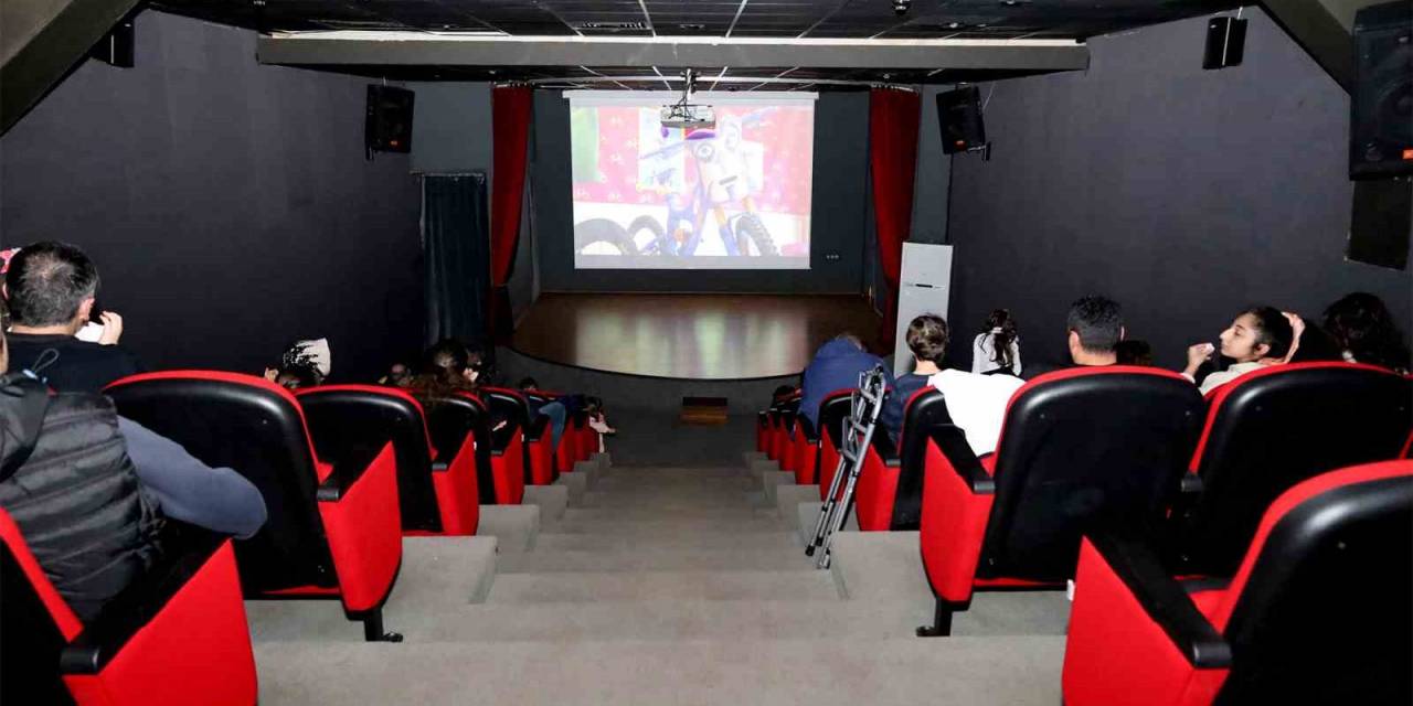 Sakarya Büyükşehir Minik Kalplere Dokunuyor