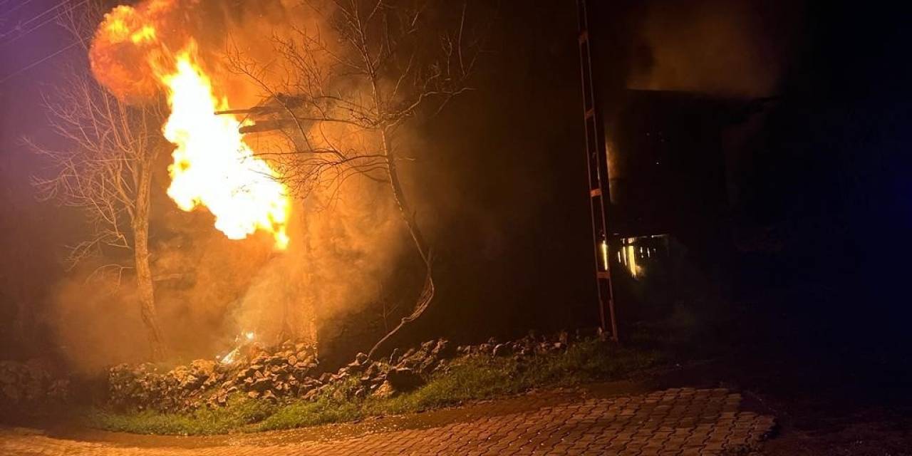 Alanya’da İki Katlı Evdeki Yangın Söndürüldü