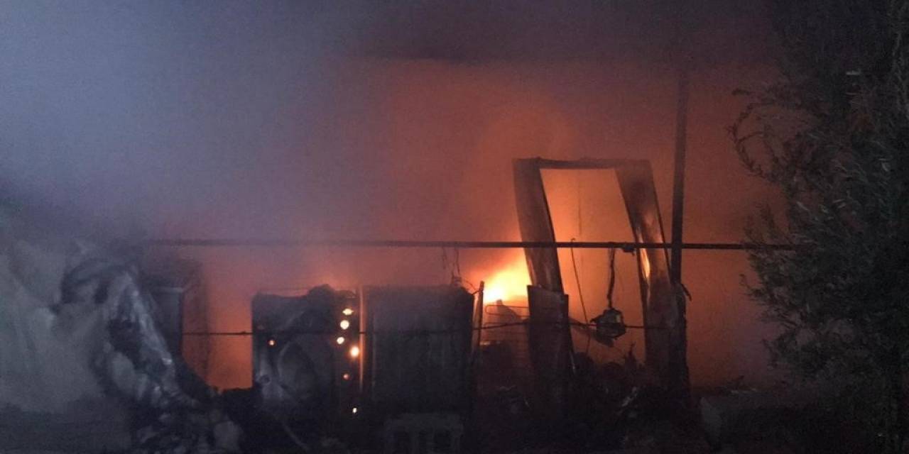 Hatay’da Yanan Konteyner Kullanılmaz Hale Geldi