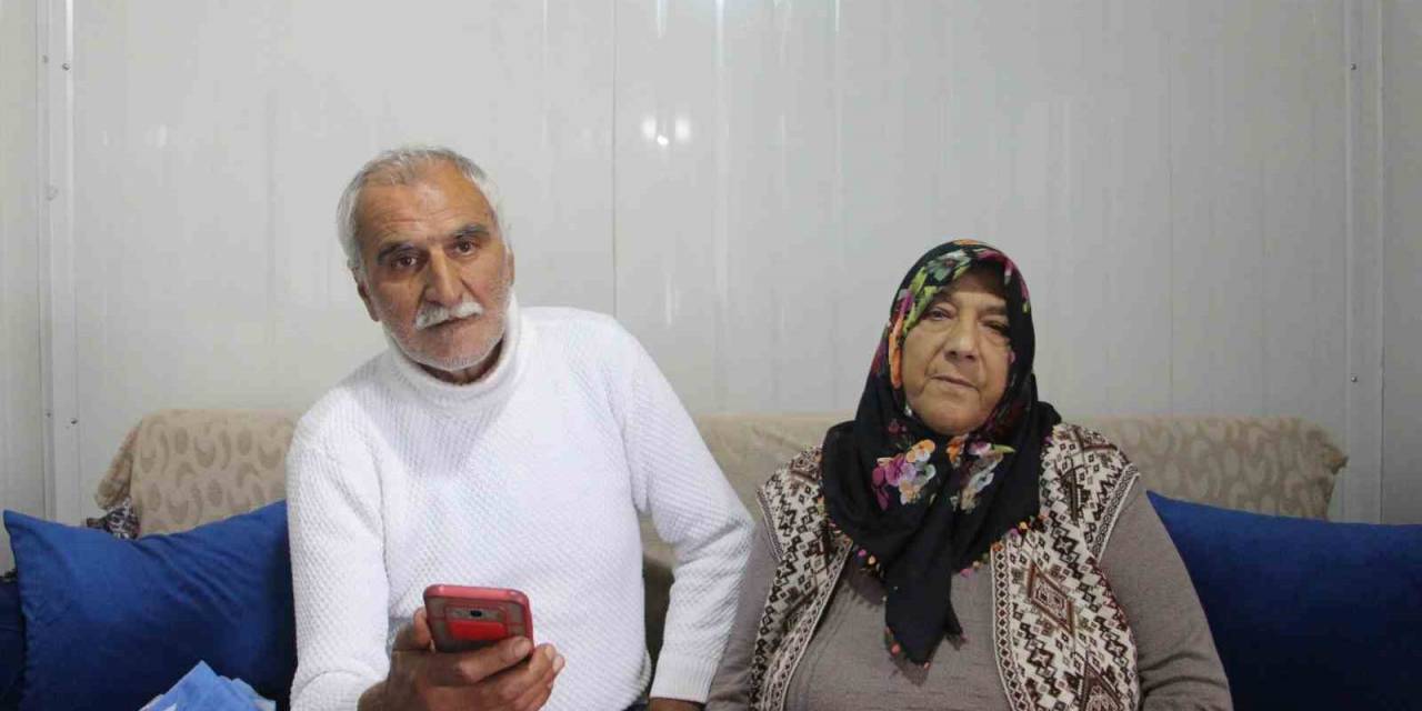 12 Saat Enkaz Altında Kalan 37 Yıllık Çift, Konteyner Yuvalarında Sevgiyle Hayata Tutunuyor