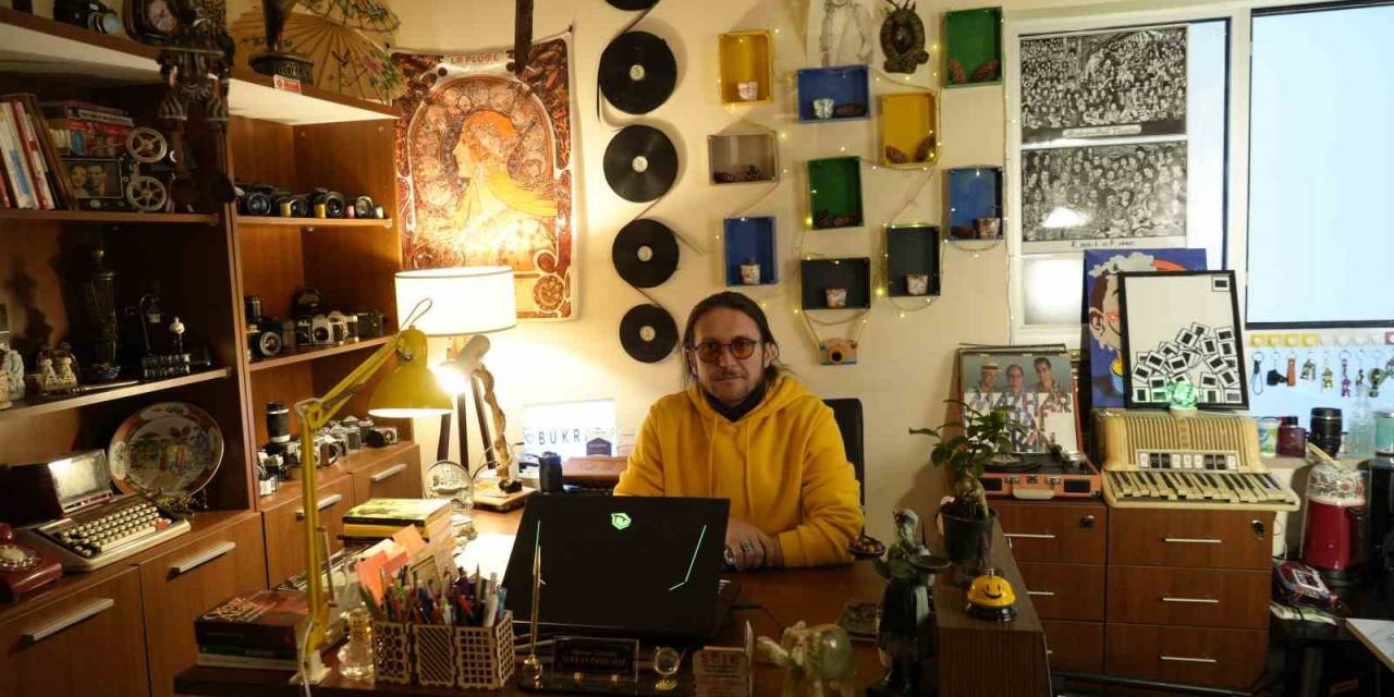 16 Metrekarelik Odasını Sinema Müzesine Çevirdi