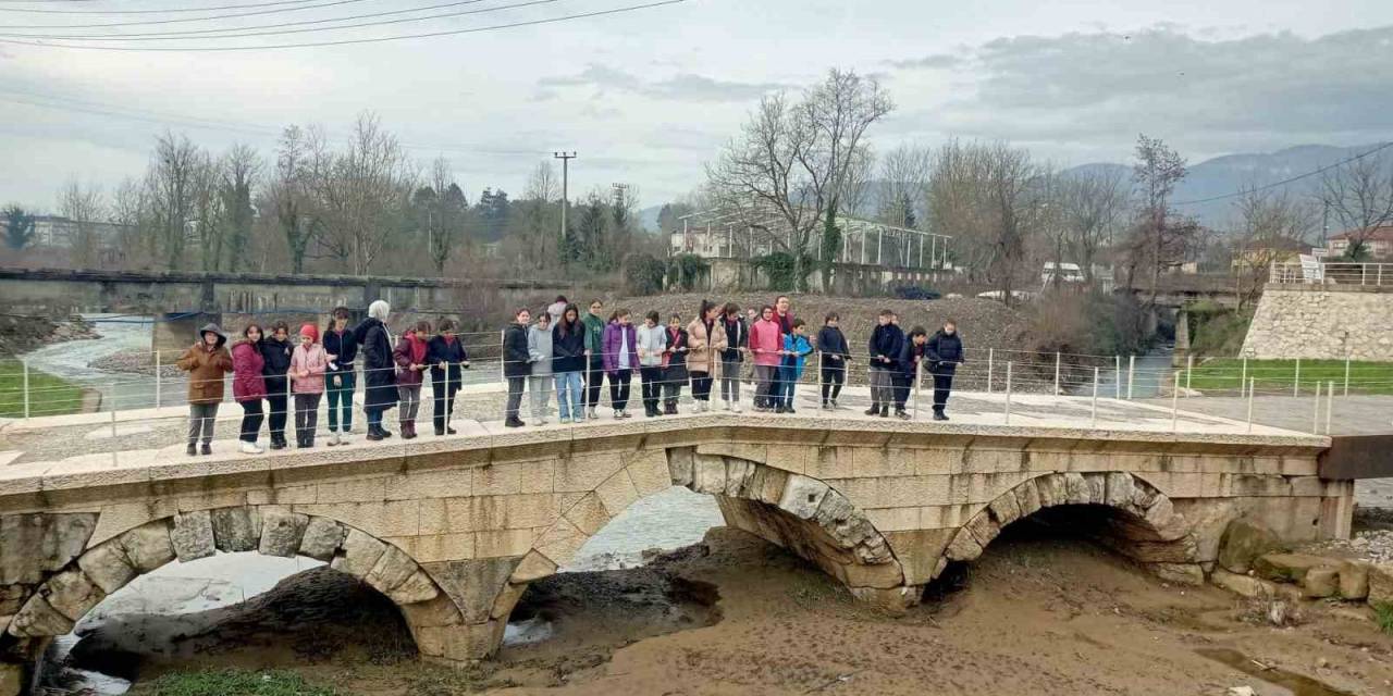 Öğrenciler Tarihi Yerleri Gezdi