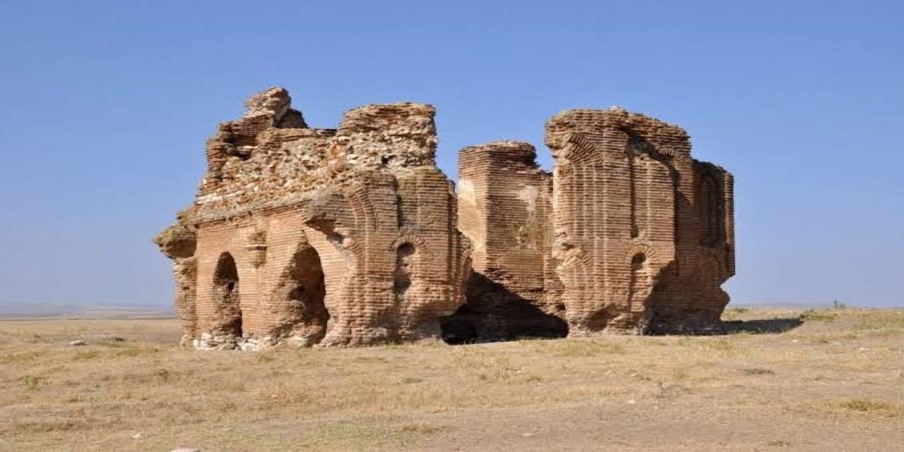 Tarihi Üçayak Kilisesi’ni Yapay Zeka Resmetti