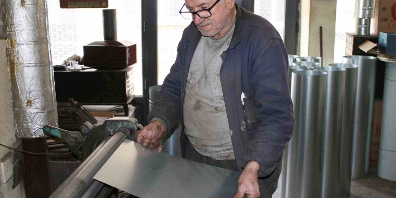 Yarım Asırdan Fazla Soba Tamirciliği Yapıyor