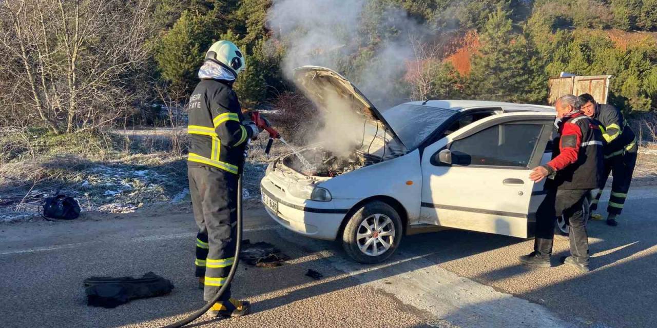 Bilecik’te Seyir Halindeki Araçtan Bir Anda Dumanlar Yükseldi