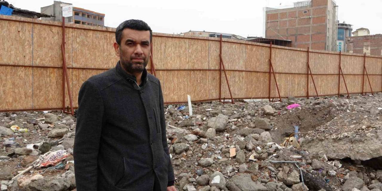 Depremde İş Yeri Yıkılan Esnaf Gelecek İçin Umutlu