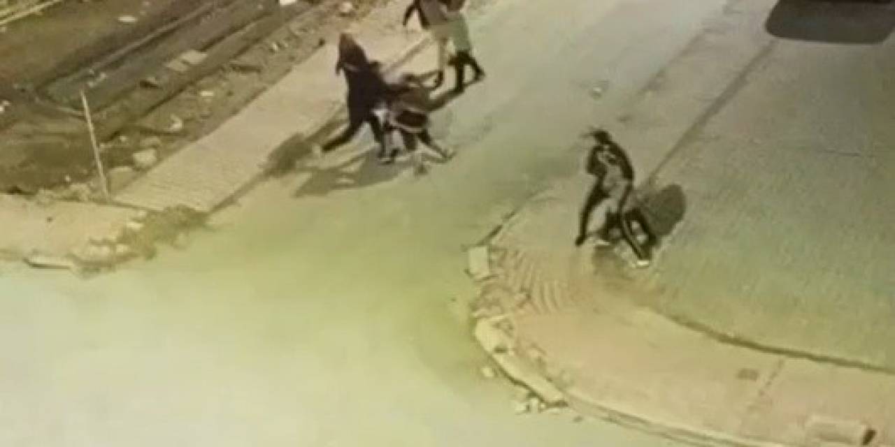 Sokak Ortasında Tekme Tokat Kavga Kamerada