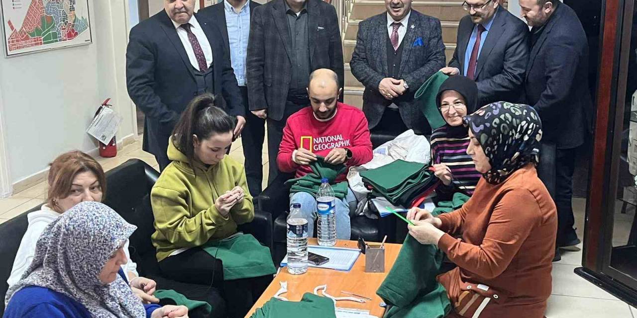 Gediz Halk Eğitimi Merkezi Müdürlüğünden Filistin’e 2 Bin Parça Kıyafet