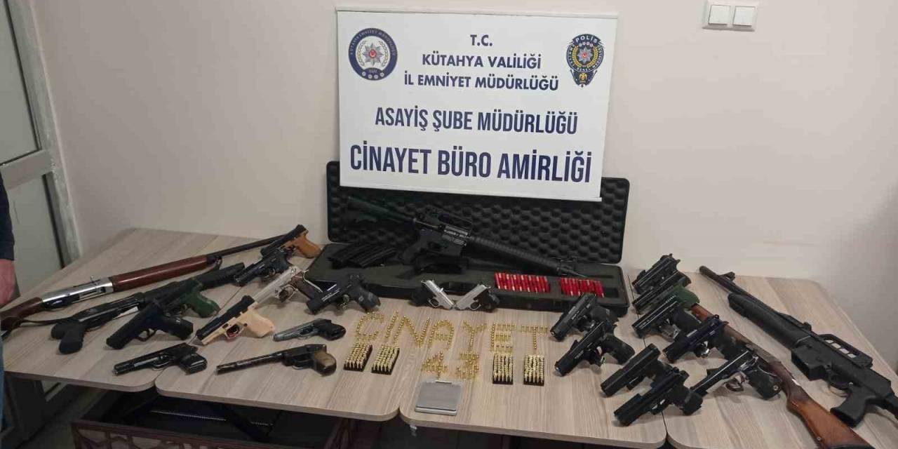 Kütahya’da Silah Ticareti Yapan Şahıslara Yönelik 45 Adrese Operasyon: 16 Gözaltı