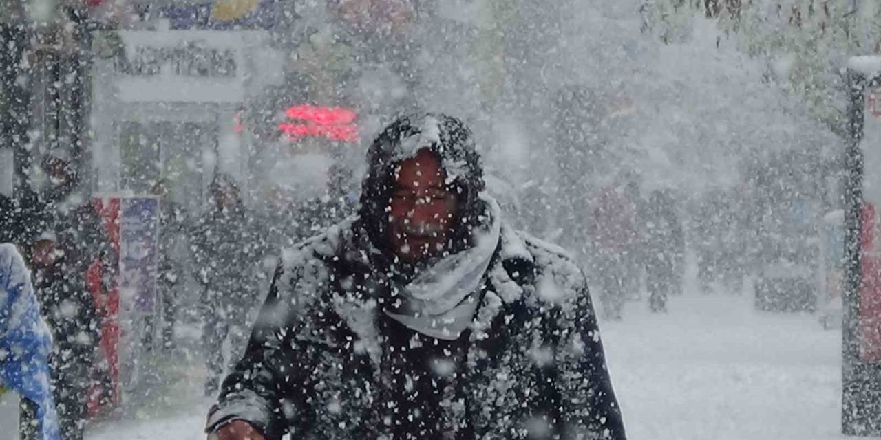 Van’da Kar Manzarası