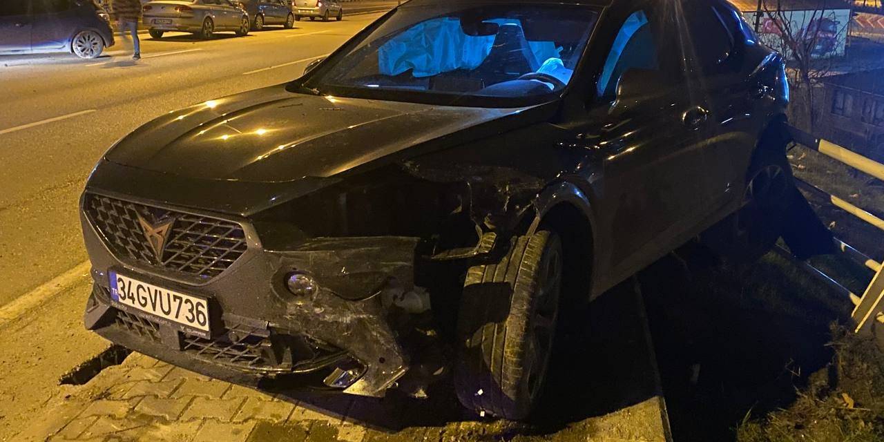 Şerit Değiştirirken Başka Otomobile Çarptı