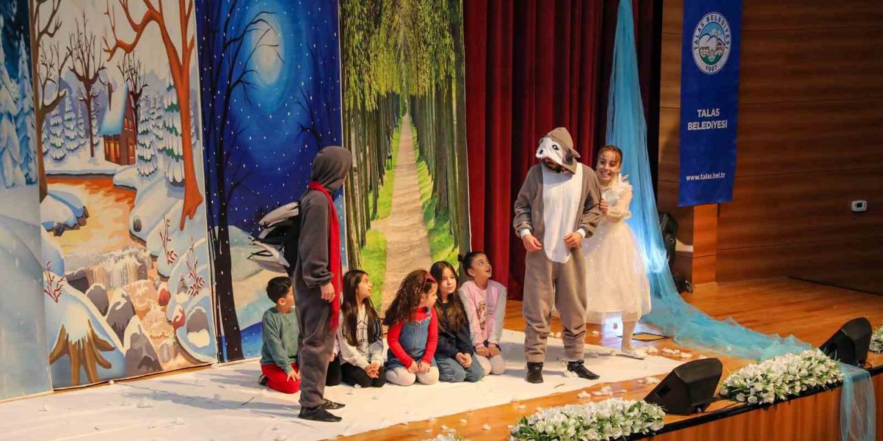 Talas’ta Çocuklar Tiyatro İle Eğlendi