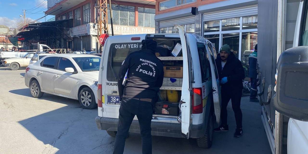 İşyeri Komşuları Arasında Silahlı Kavga: 1 Yaralı