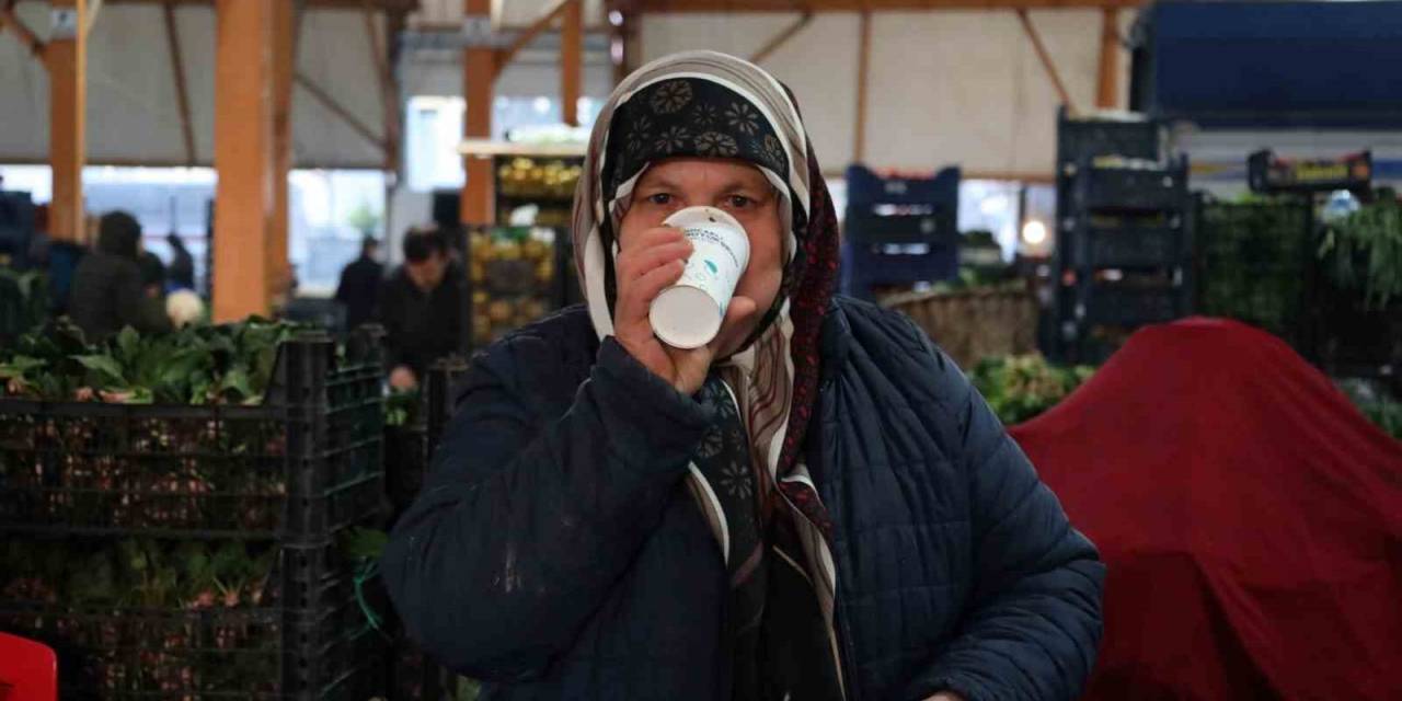 Soğuk Havada Esnafın İçini Isıtan İkram