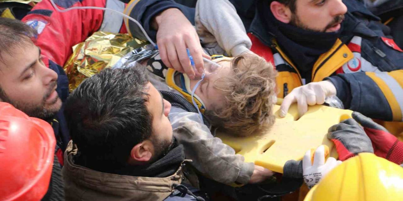 Diyarbakır’da Depremde Ailesinden 5 Kişiyi Kaybeden Beşir’e Dayısı Ve Teyzesi Umut Oldu