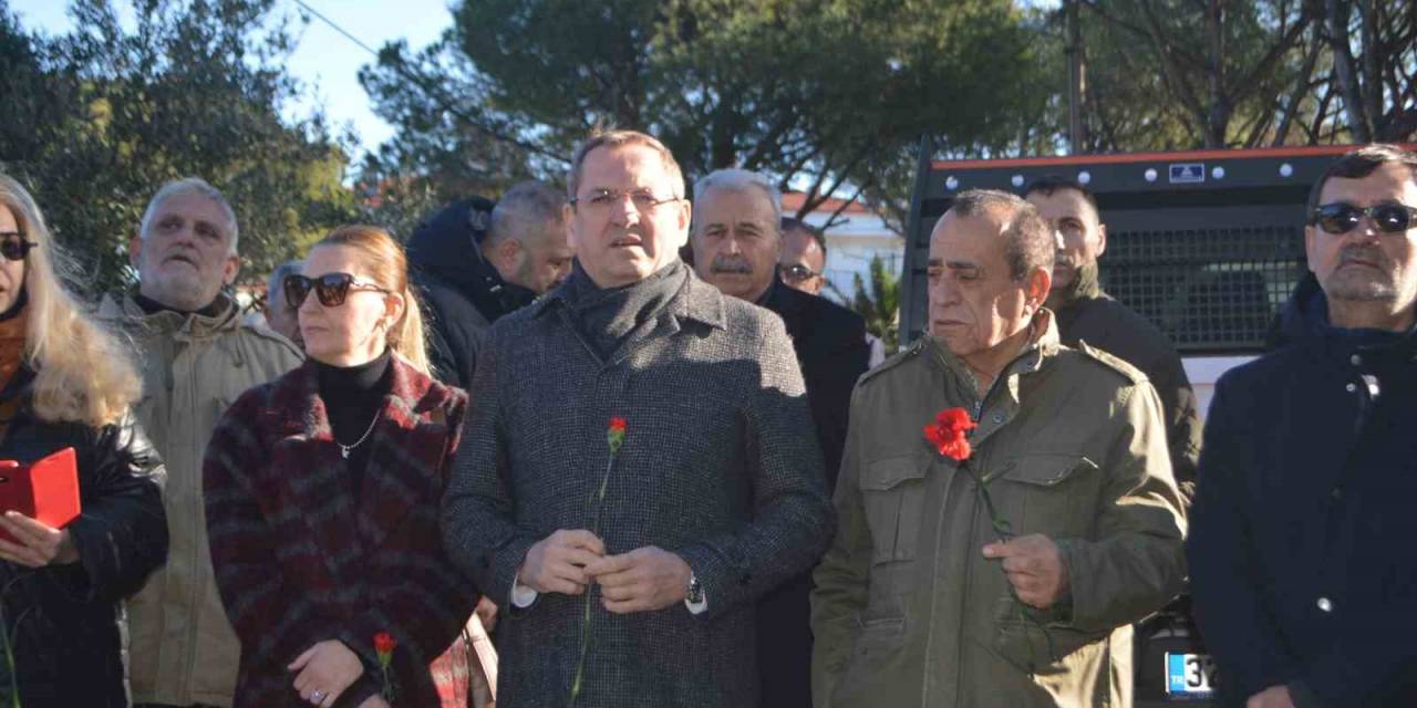 Gazeteci-yazar Uğur Mumcu Vefatının 31. Yıl Dönümünde Ayvalık’taki Evi Önünde Anıldı