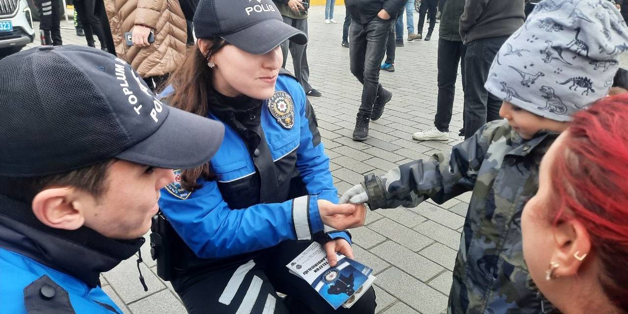 Taksim’deki Narkotır’da Gençlere Uyuşturucunun Zararları Anlatıldı