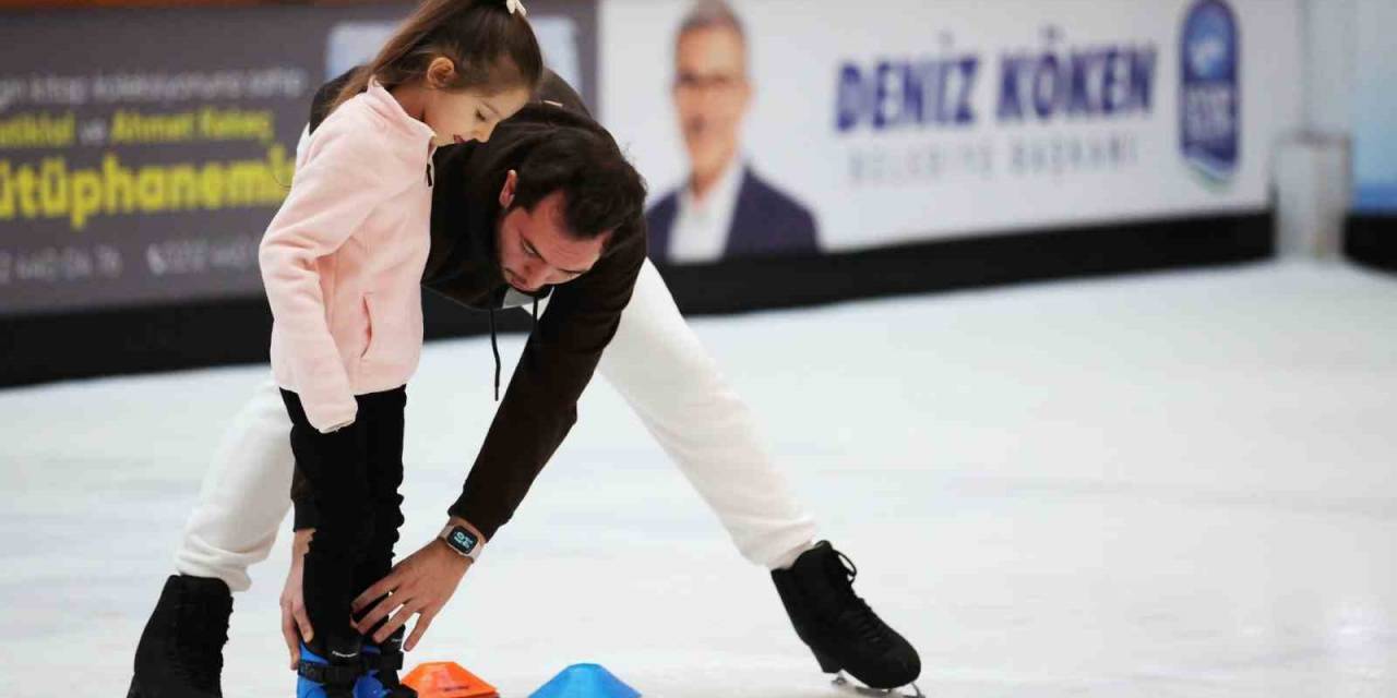 Eyüpsultan Sömestir Festivali’nde Buz Pateni Keyfi Sürüyor