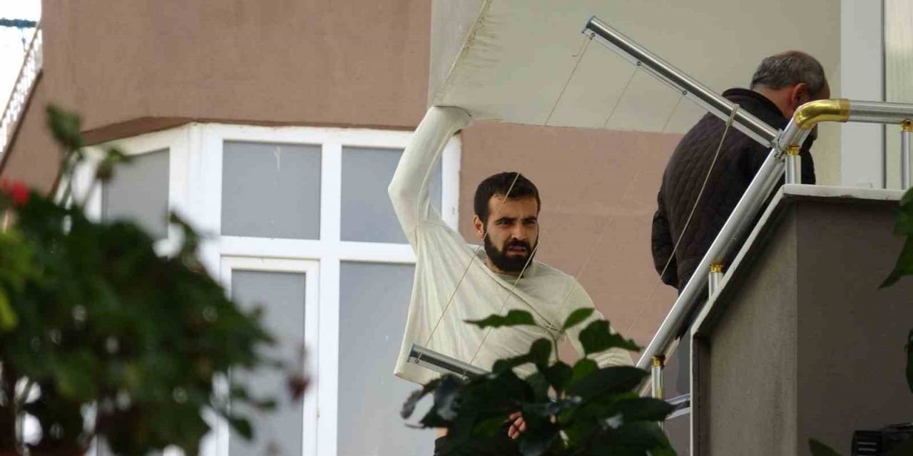 Cezaevi Firarisi Polisleri Görünce Annesinin Evini Ateşe Vermiş