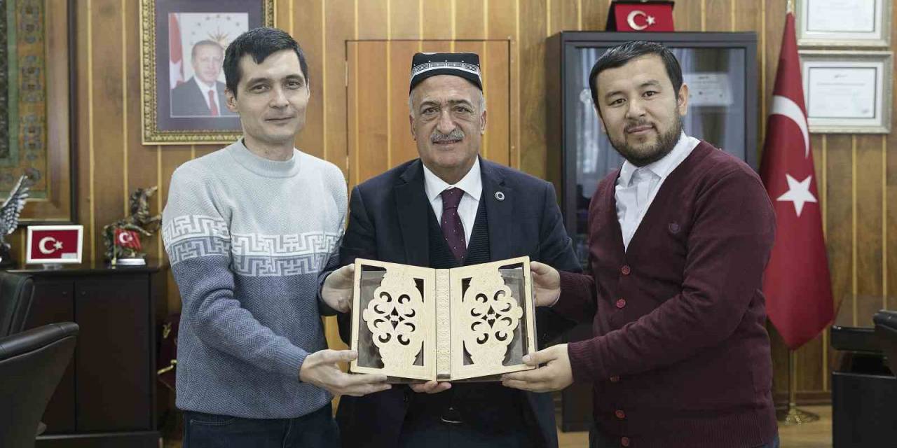 Rektör Çomaklı, Özbek Araştırmacıları Kabul Etti