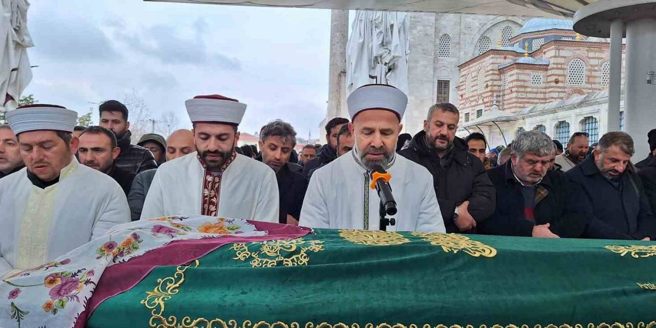 Antalya’da Cansız Bedeni Bulunan Merve Şevval Elmas, İstanbul’da Son Yolculuğuna Uğurlandı