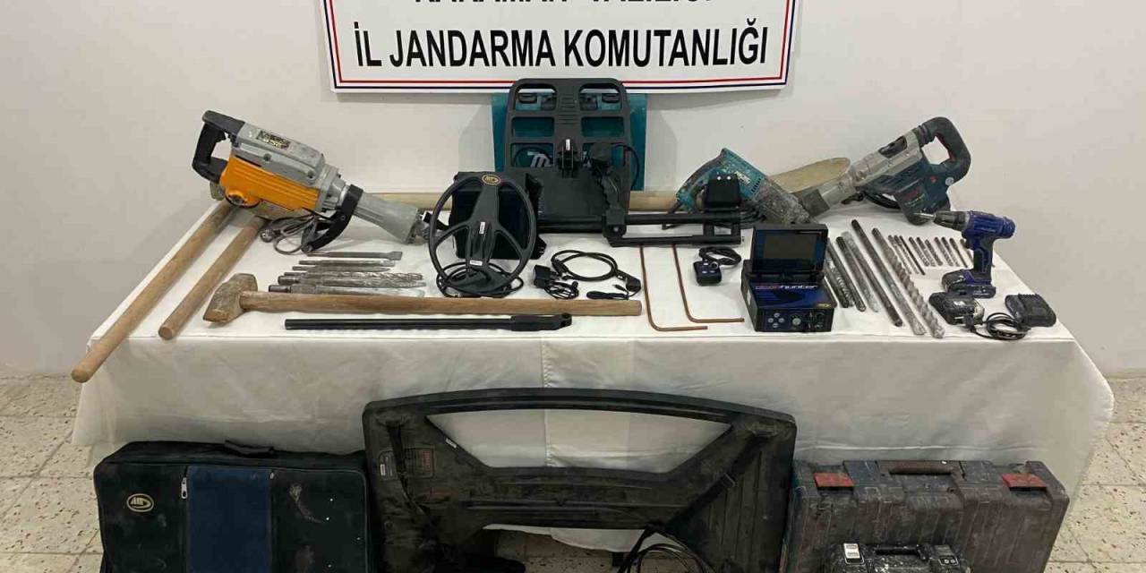Karaman’da Kaçak Kazı Yapan 5 Kişi Yakalandı