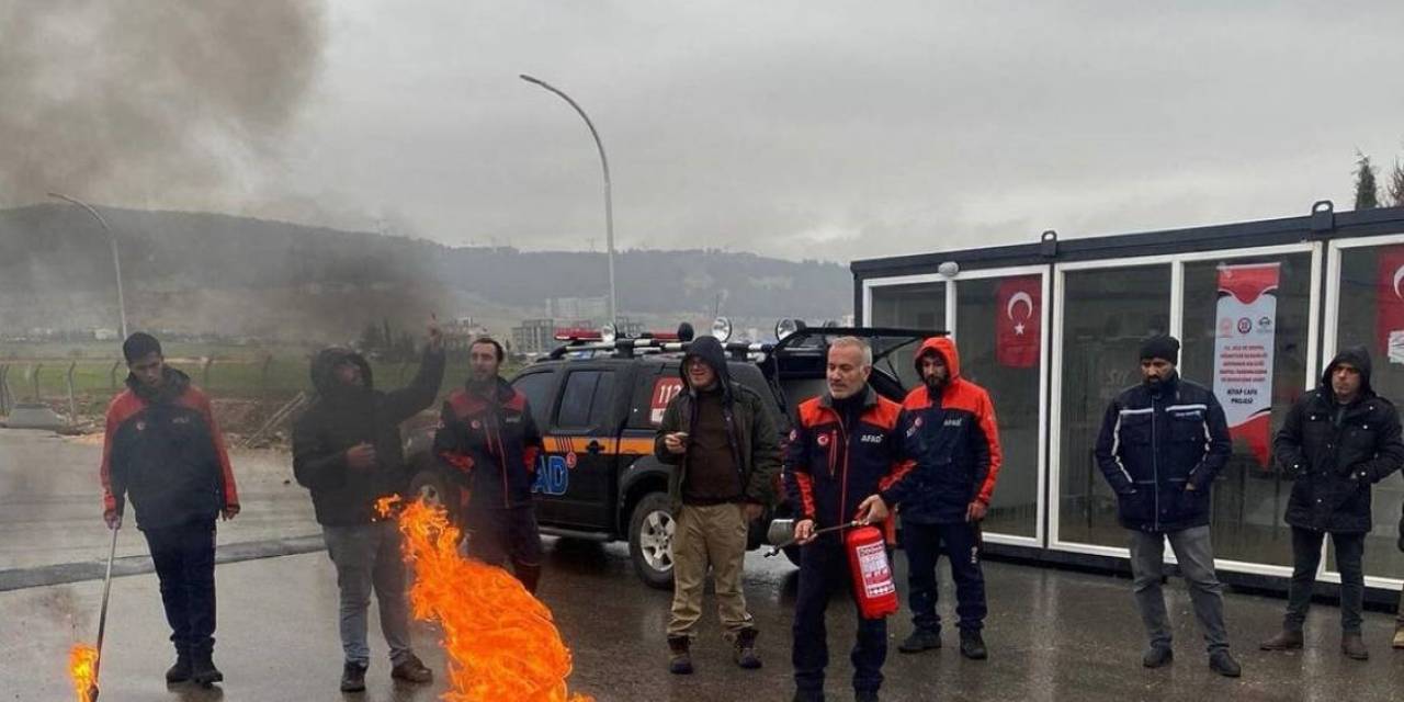 Konteyner Kent Yönetimlerine Yangın Söndürme Eğitimi