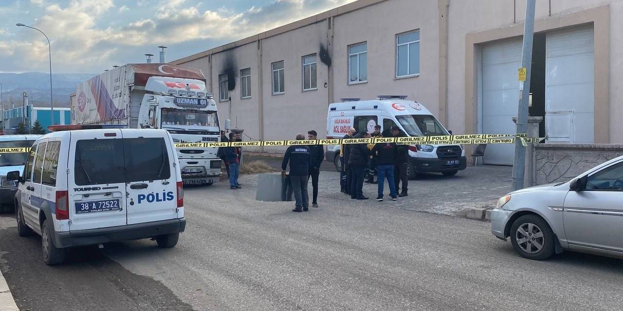 Kamyon İle Duvar Arasında Sıkışan Çocuk Hayatını Kaybetti