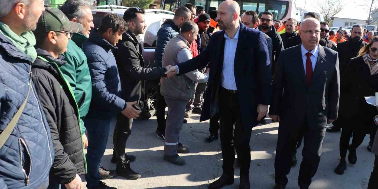 Söke Belediyesi İşçilerinden Başkan Arıkan’a Davul Zurnalı Karşılama