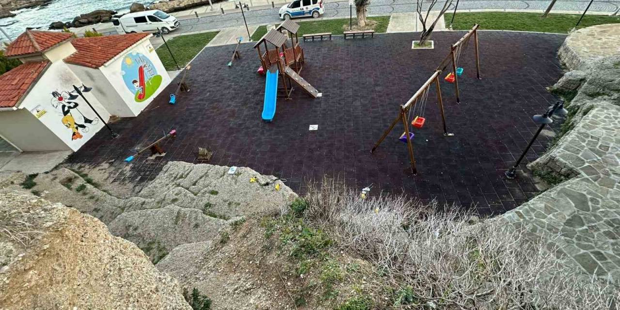 Gelibolu’da Kayalıklardan Düşen Çocuk Ağır Yaralandı