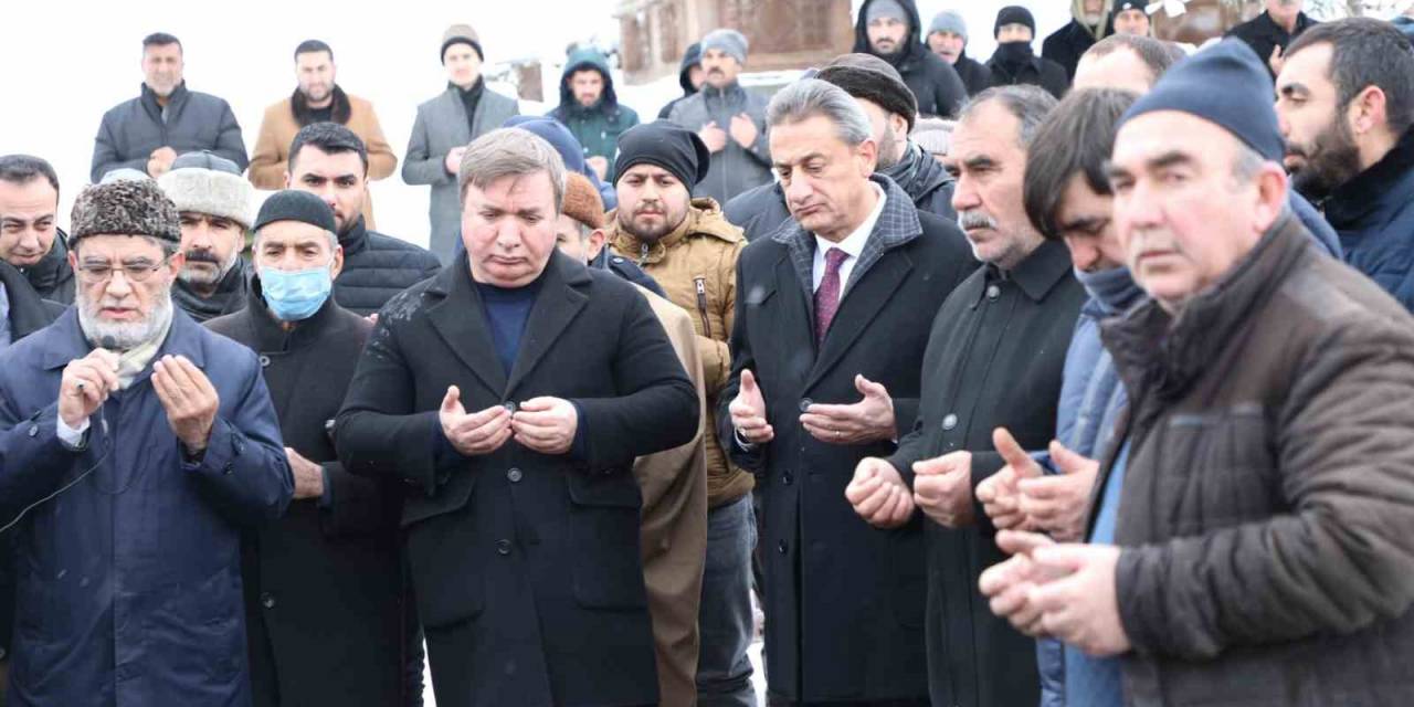 Vefat Eden Erzincan Valisi Aydoğdu’nun Babaannesi Son Yolculuğuna Uğurlandı