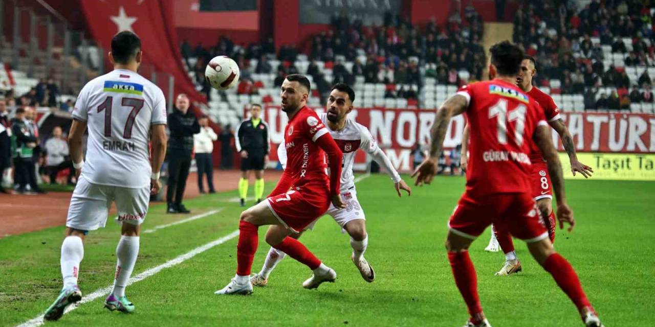 Trendyol Süper Lig: Antalyaspor: 2 - Sivasspor:1 (İlk Yarı)