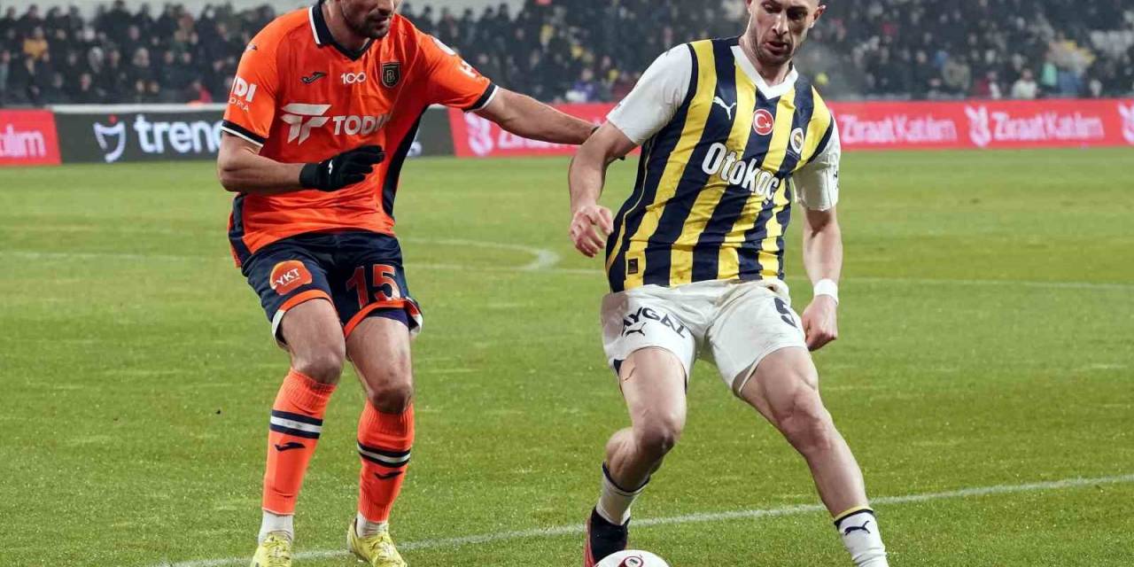 Trendyol Süper Lig: Rams Başakşehir: 0 - Fenerbahçe: 0 (İlk Yarı)