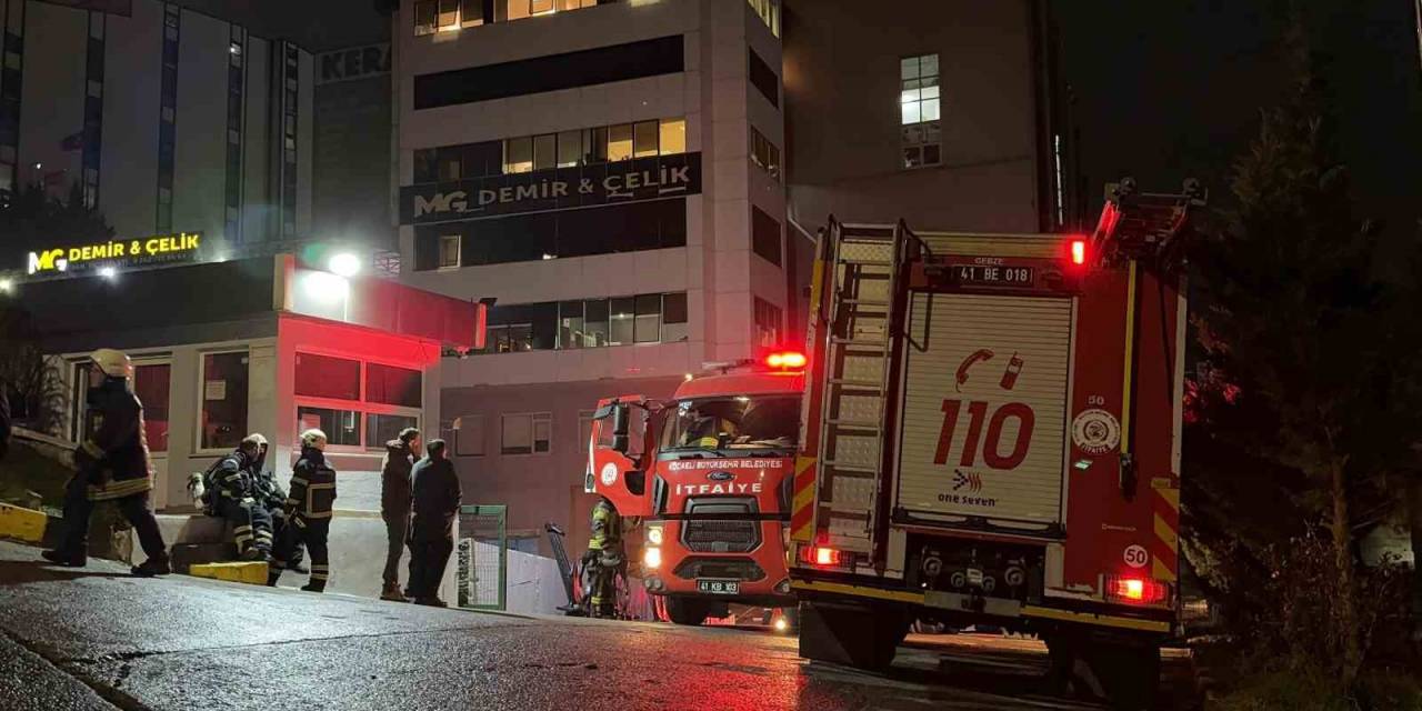 Fabrikanın Boyahanesinde Çıkan Yangın Söndürüldü