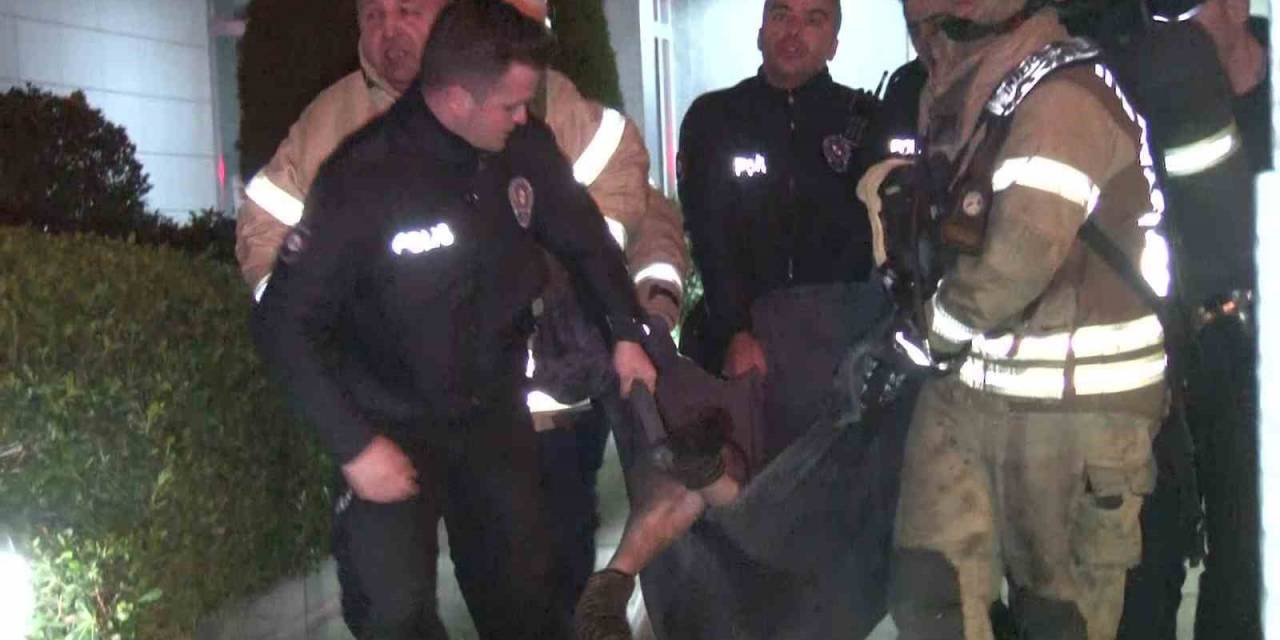 Kadıköy’de 10 Katlı Binada Yangın: 4 Kişi Hastaneye Kaldırıldı
