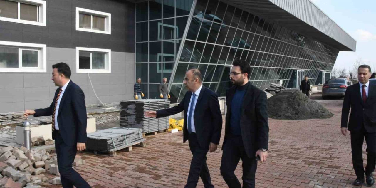 Kampüste Tadilat Çalışmaları Sürüyor